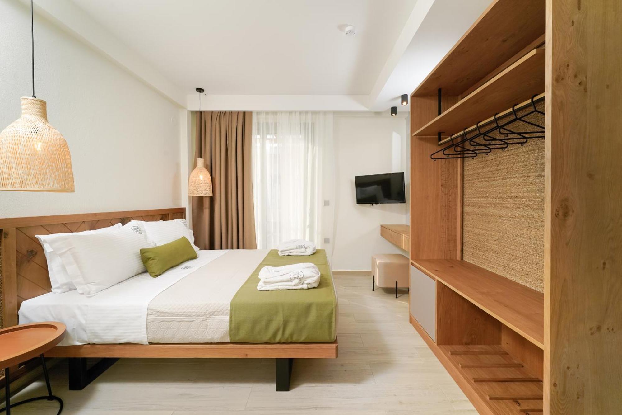 Azzure Luxury Suites Потос Екстериор снимка