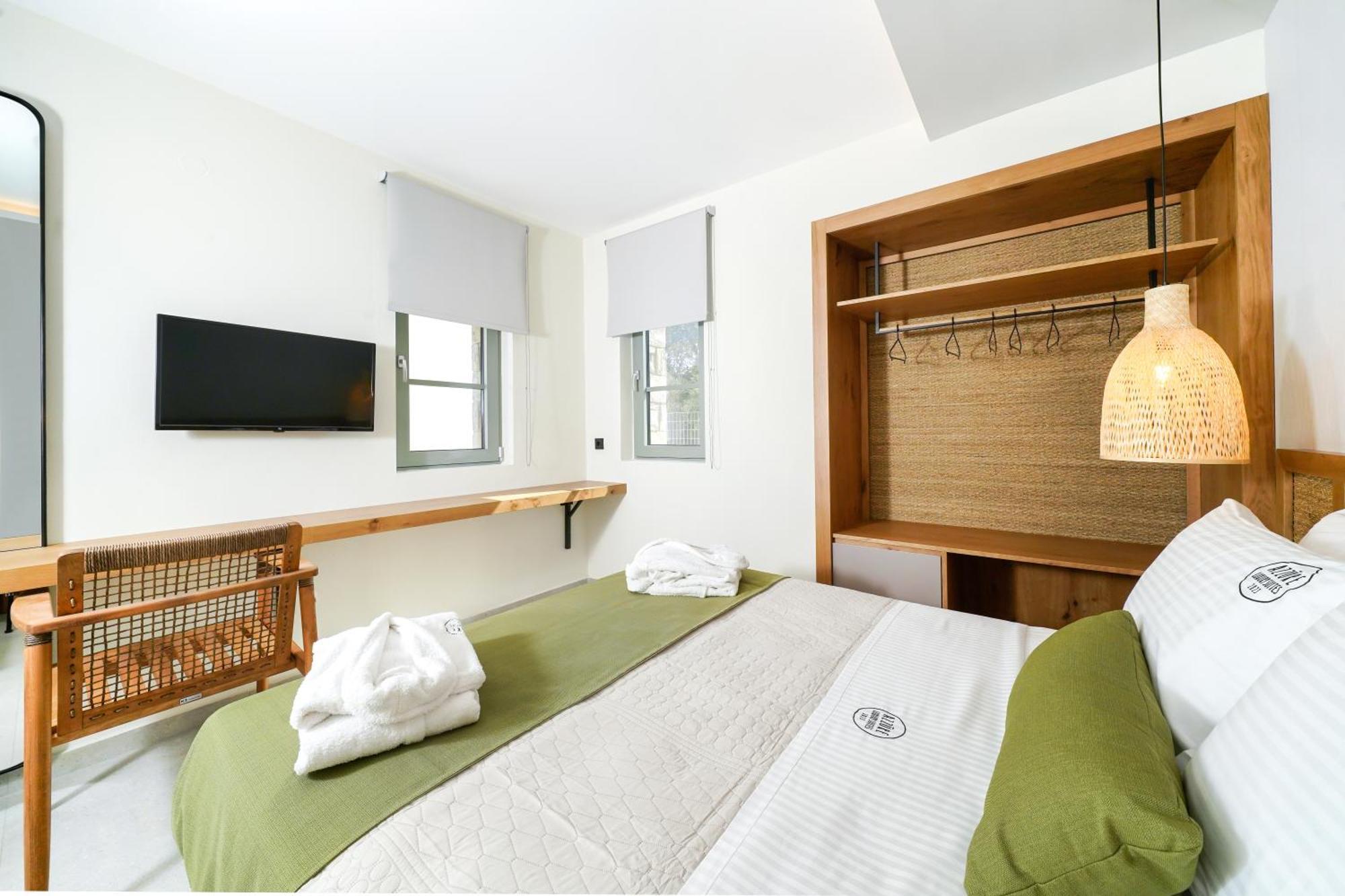 Azzure Luxury Suites Потос Екстериор снимка