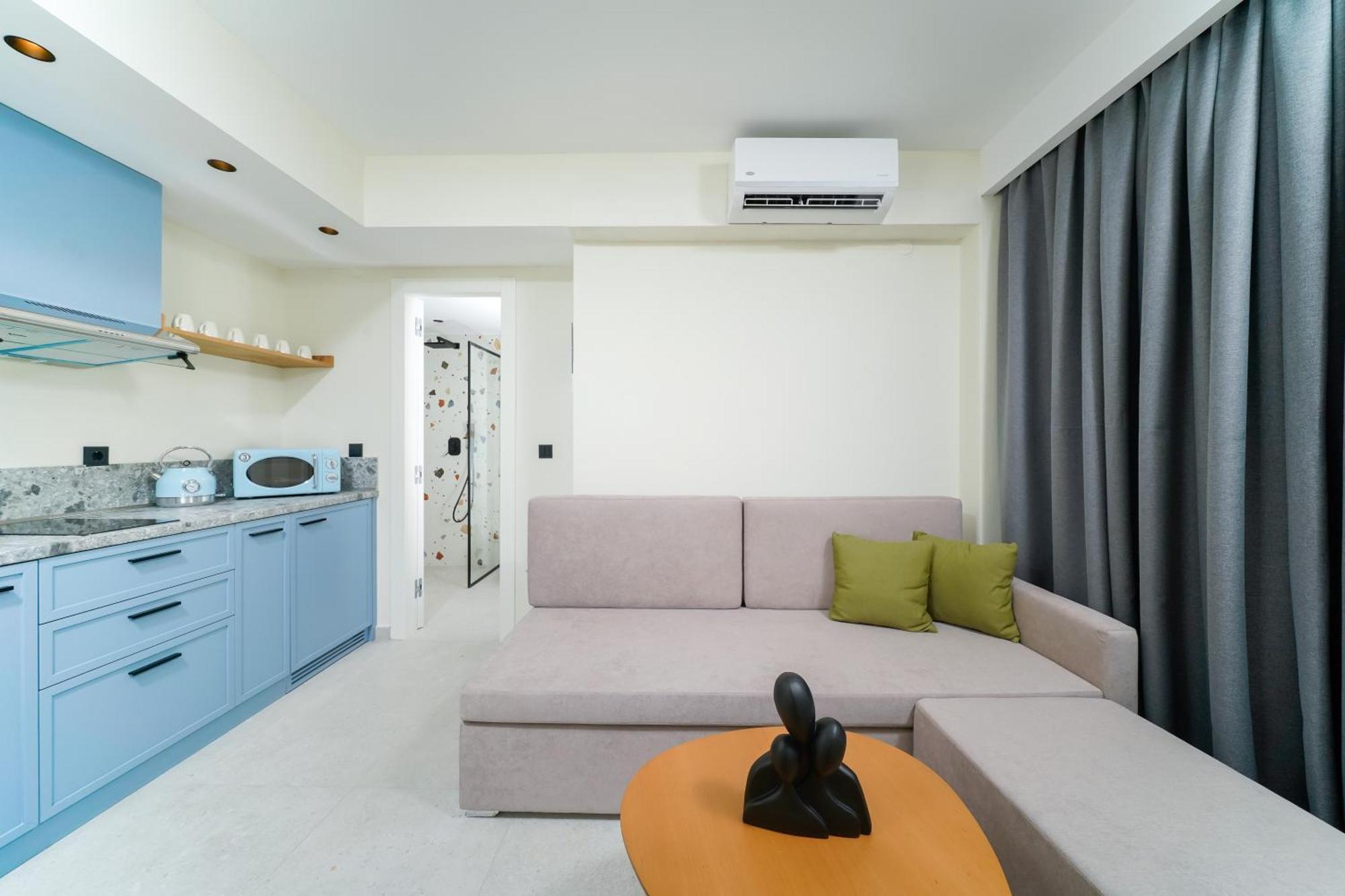 Azzure Luxury Suites Потос Екстериор снимка