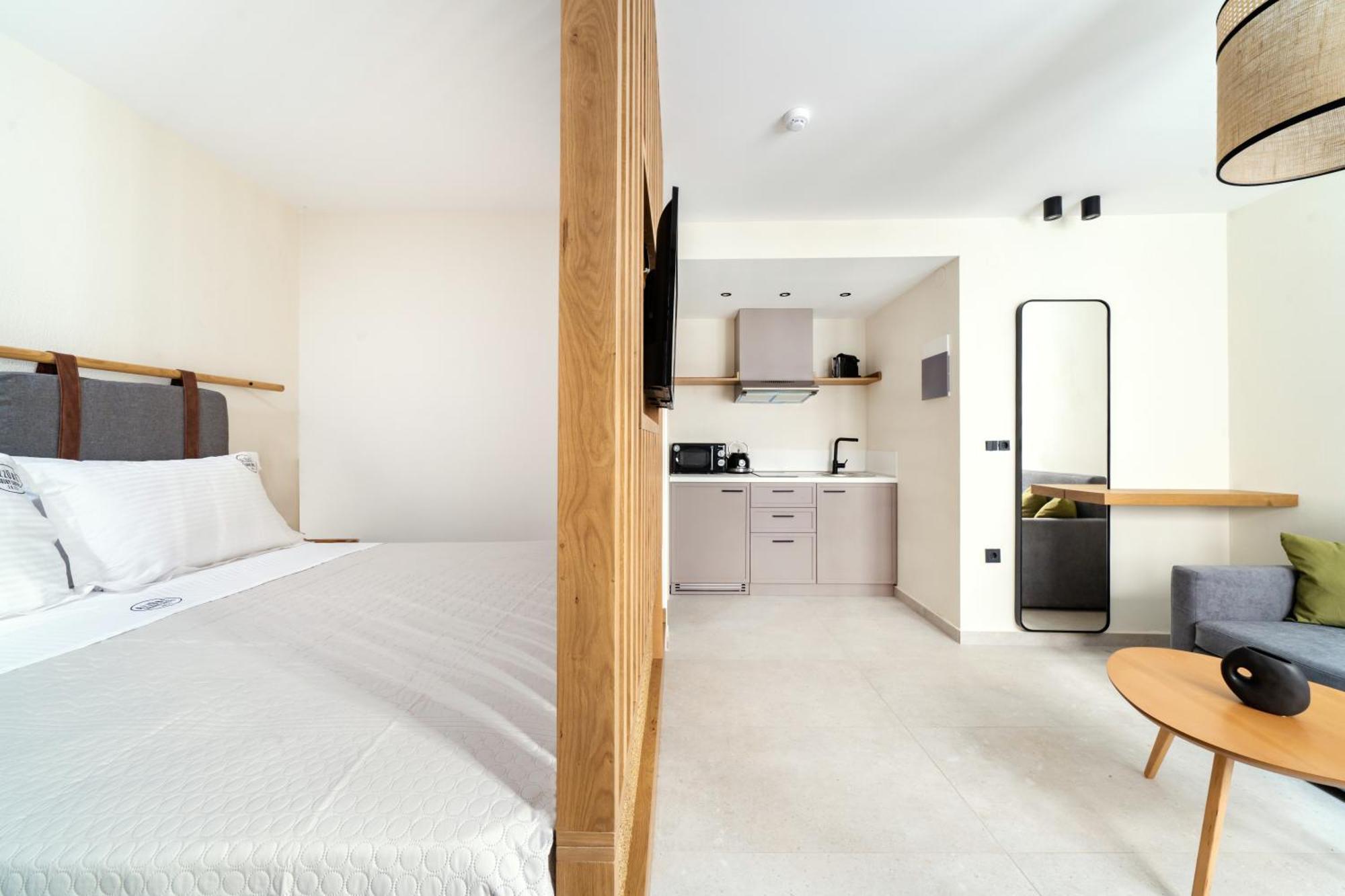 Azzure Luxury Suites Потос Екстериор снимка