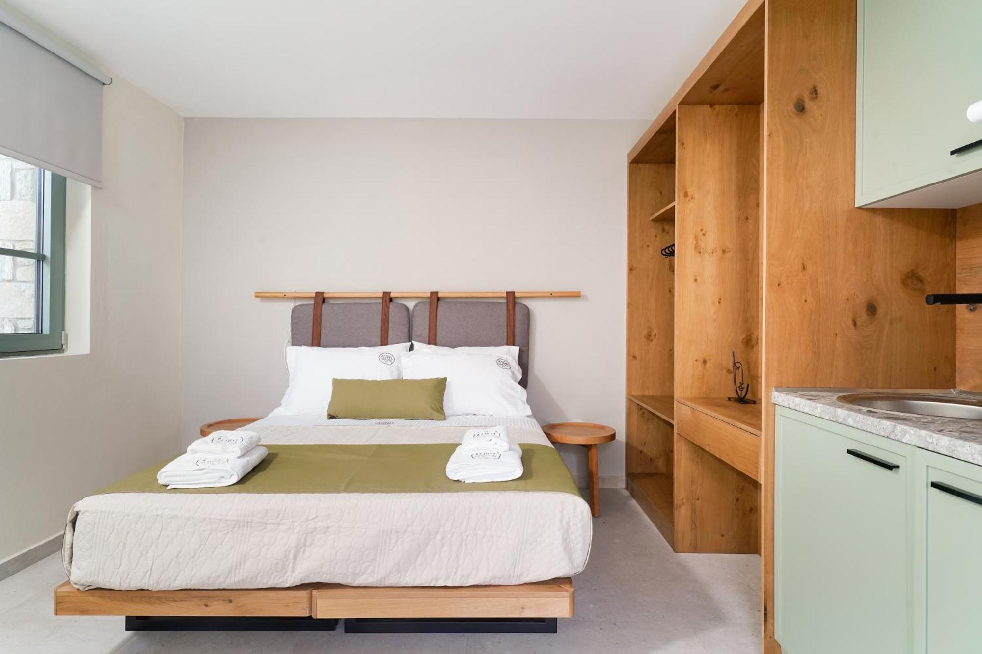 Azzure Luxury Suites Потос Екстериор снимка
