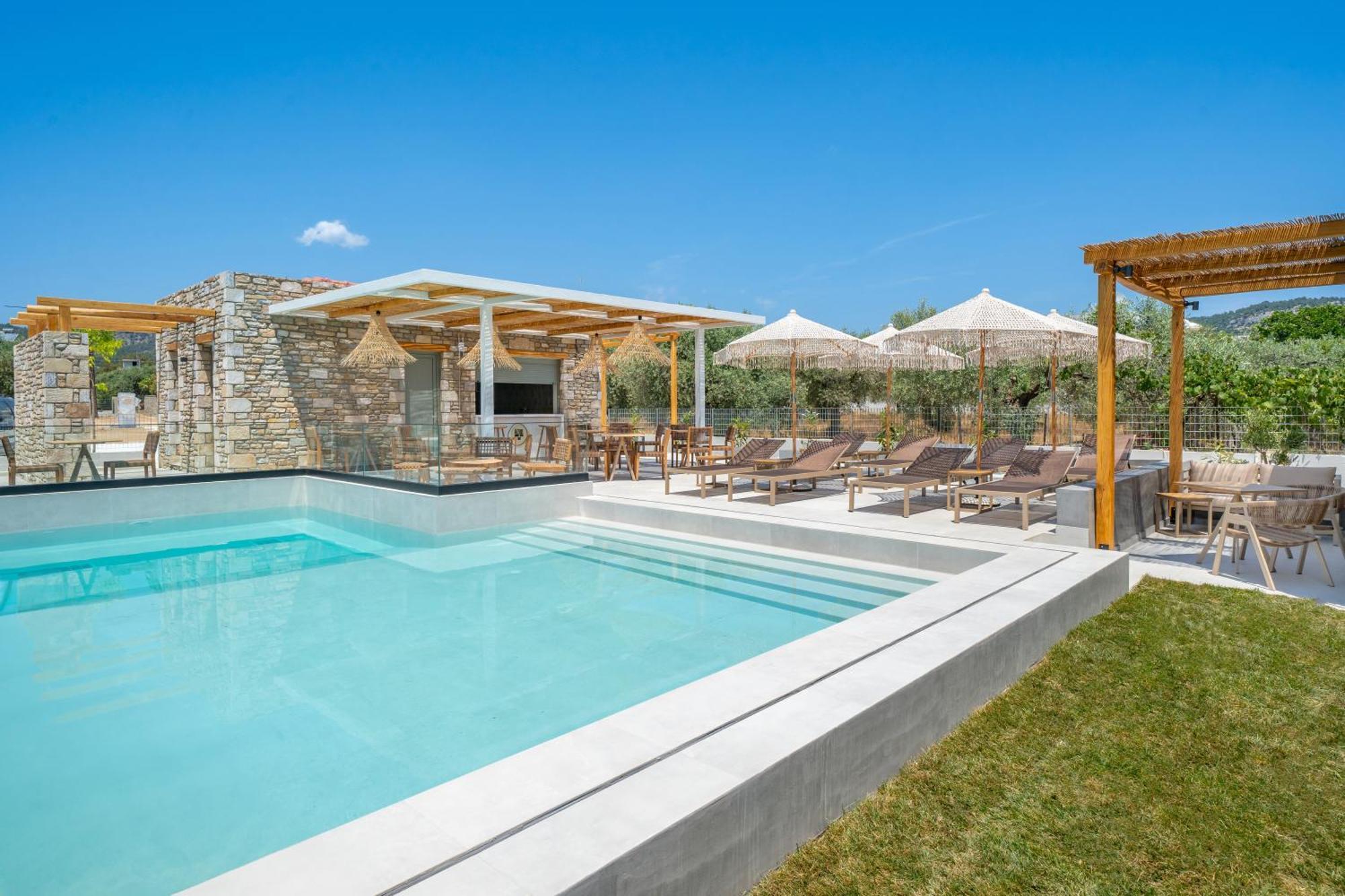 Azzure Luxury Suites Потос Екстериор снимка