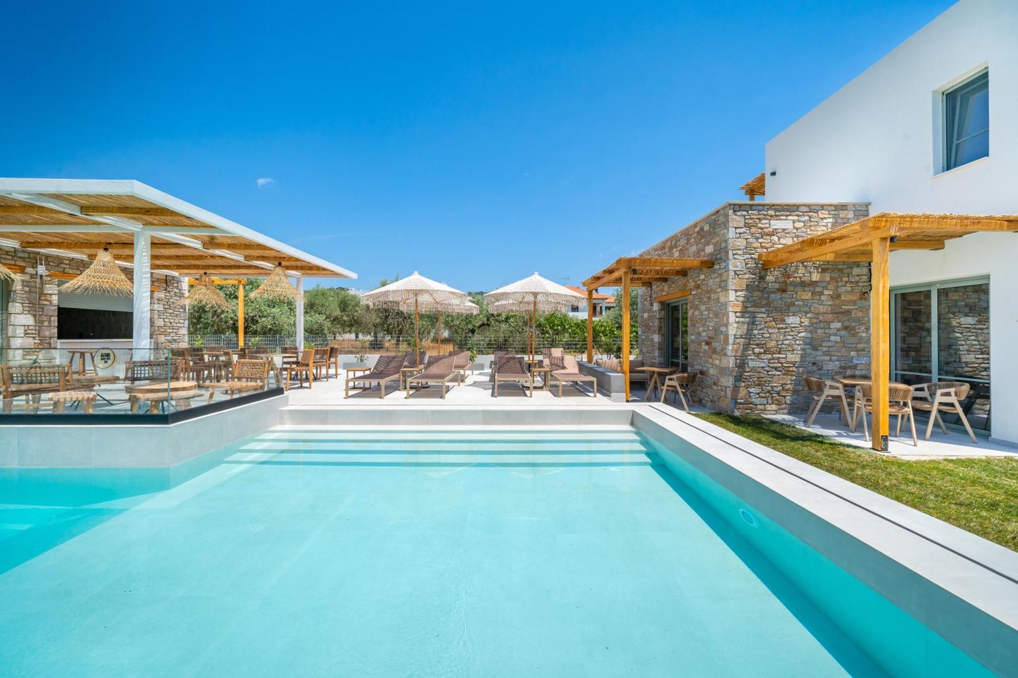 Azzure Luxury Suites Потос Екстериор снимка