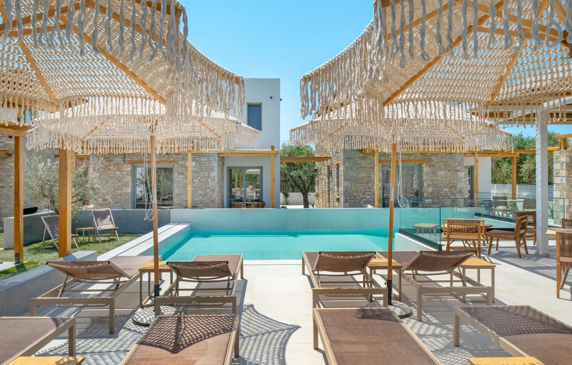 Azzure Luxury Suites Потос Екстериор снимка