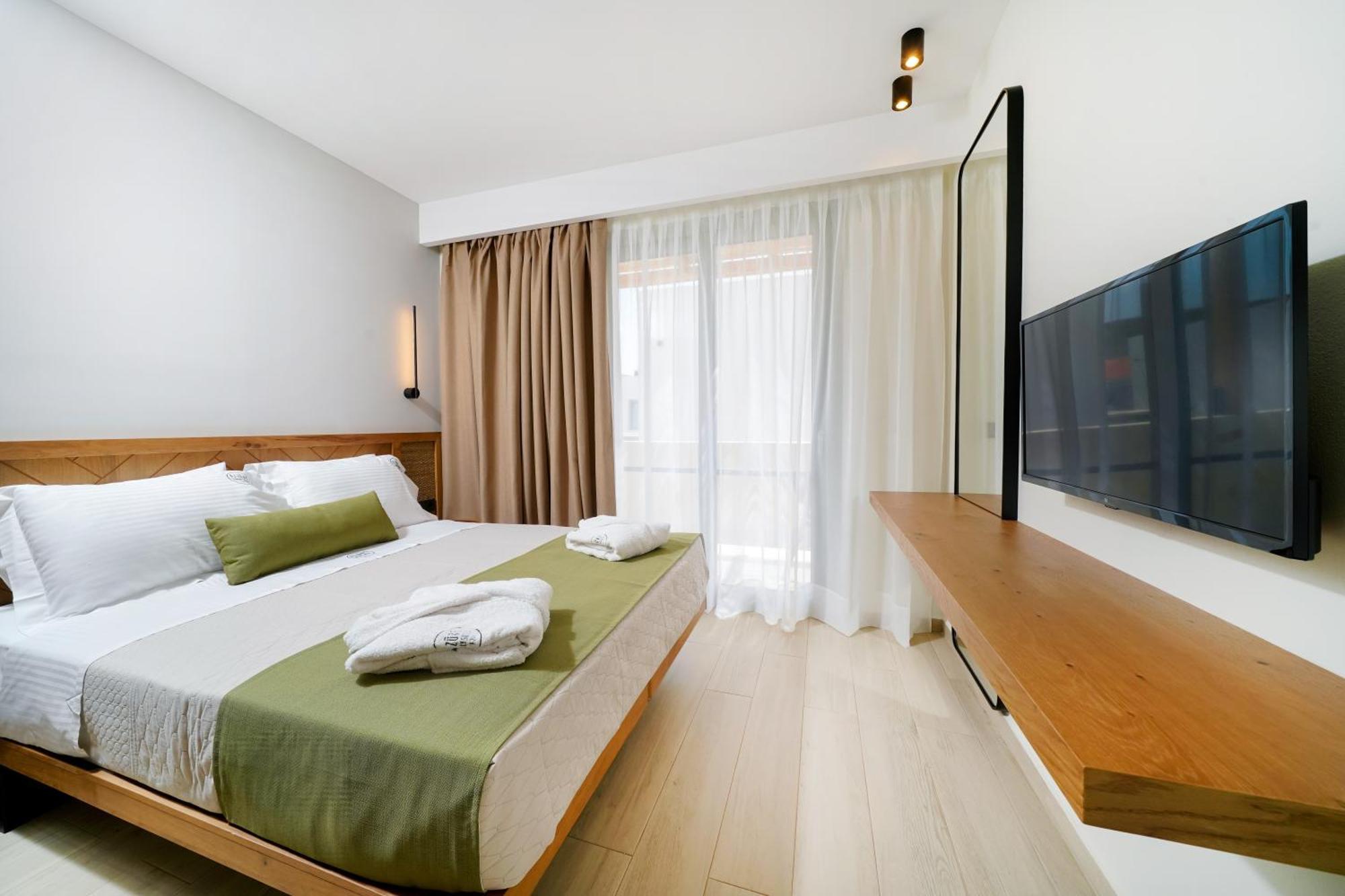 Azzure Luxury Suites Потос Екстериор снимка